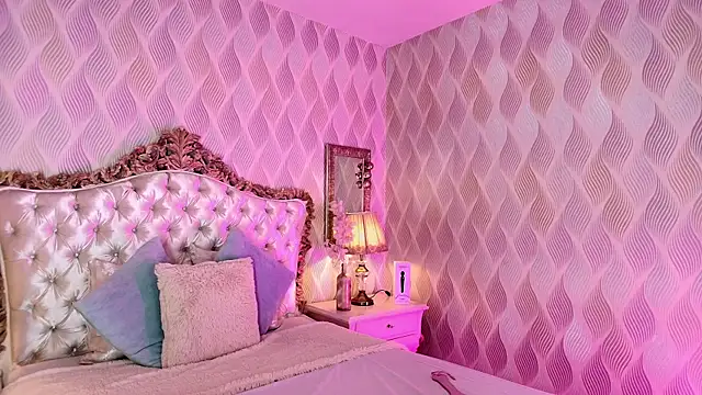 Bella Smiith  online show from January 19, 2026, 4:33 pm