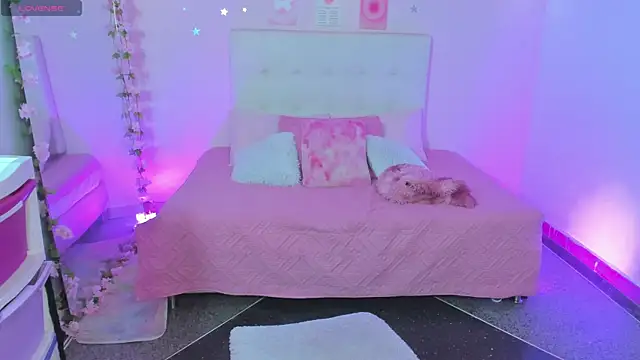 ScarlettDreamss7 online show from December 18, 2025, 11:58 am