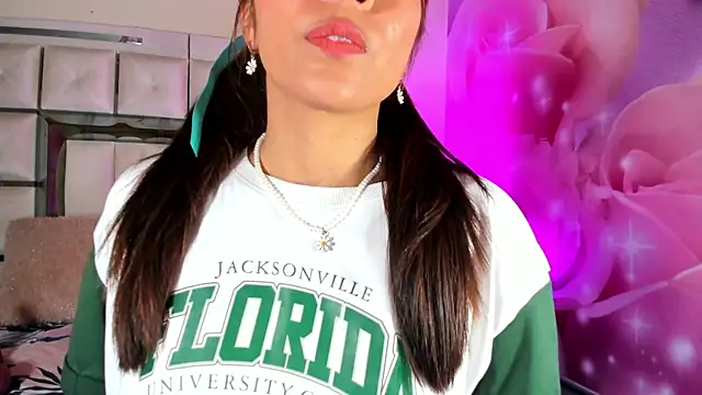 Snapshot of emili_clark chatting on October 17, 2025, 4:38 am emili clark online show from October 17, 2025, 4:38 am