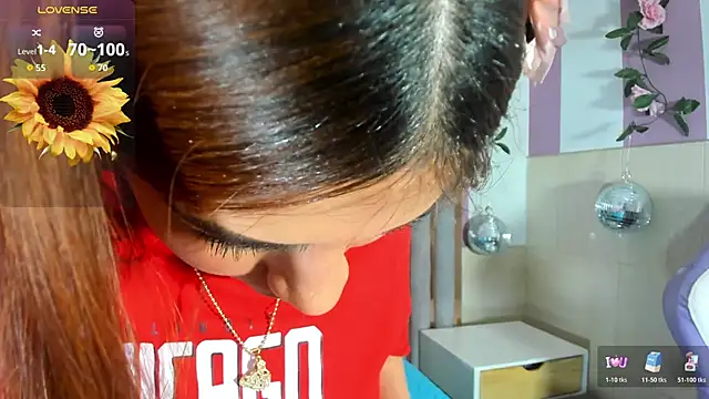 Snapshot of emili_clark chatting on November 21, 2025, 8:19 pm emili clark online show from November 21, 2025, 8:19 pm