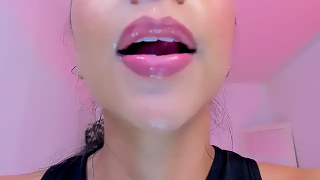 sophierooy22 online show from May 5, 2026, 2:25 am
