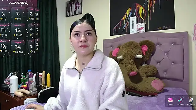 Snapshot of Emmie_Hot chatting on March 14, 2026, 11:49 am Emmie Hot online show from March 14, 2026, 11:49 am