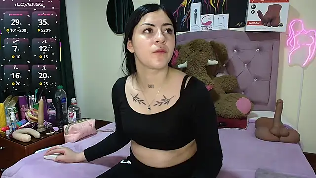 Snapshot of Emmie_Hot chatting on June 15, 2026, 11:54 am Emmie Hot online show from June 15, 2026, 11:54 am