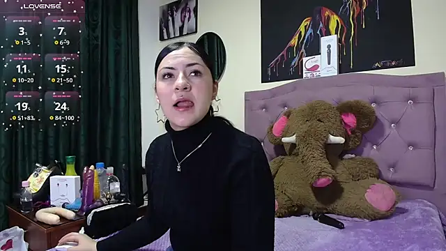 Snapshot of Emmie_Hot chatting on February 19, 2026, 12:02 pm Emmie Hot online show from February 19, 2026, 12:02 pm