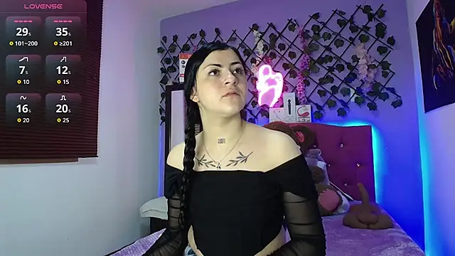 Snapshot of Emmie_Hot chatting on July 24, 2026, 11:50 am Emmie Hot online show from July 24, 2026, 11:50 am