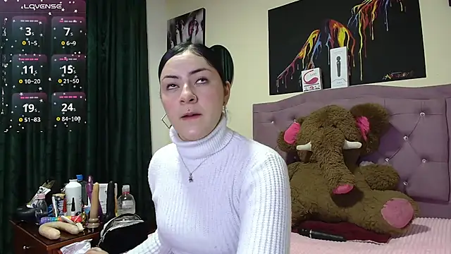 Snapshot of Emmie_Hot chatting on March 11, 2026, 11:48 am Emmie Hot online show from March 11, 2026, 11:48 am