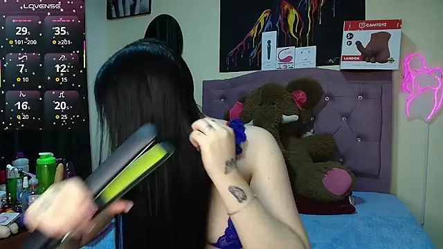 Snapshot of Emmie_Hot chatting on July 7, 2026, 11:58 am Emmie Hot online show from July 7, 2026, 11:58 am