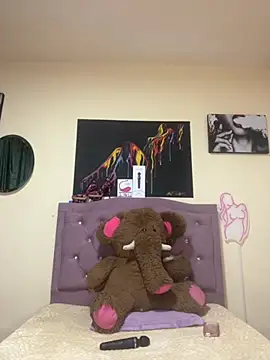 Emmie Hot online show from November 7, 2025, 11:59 am