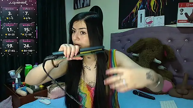 Snapshot of Emmie_Hot chatting on July 3, 2026, 12:00 pm Emmie Hot online show from July 3, 2026, 12:00 pm