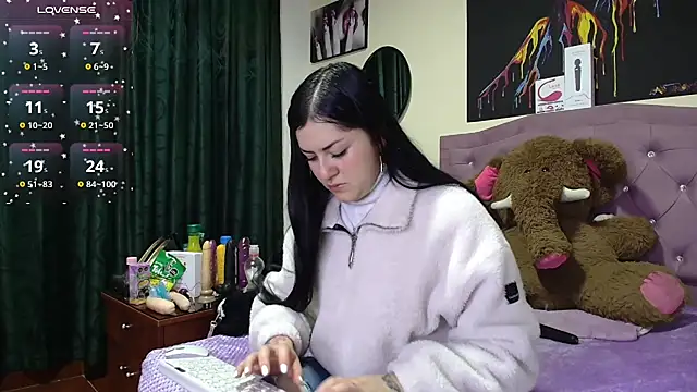 Snapshot of Emmie_Hot chatting on February 18, 2026, 12:12 pm Emmie Hot online show from February 18, 2026, 12:12 pm