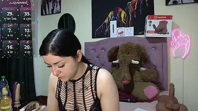 Snapshot of Emmie_Hot chatting on June 4, 2026, 11:48 am Emmie Hot online show from June 4, 2026, 11:48 am