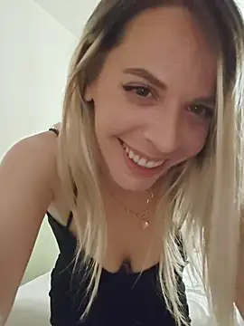 Snapshot of SweetyNinaOff1 chatting on April 15, 2026, 10:10 pm SweetyNinaOff1 online show from April 15, 2026, 10:10 pm