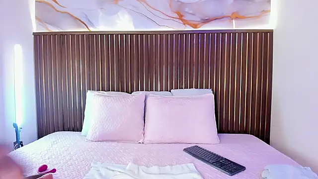 elevensky online show from December 2, 2025, 7:59 pm