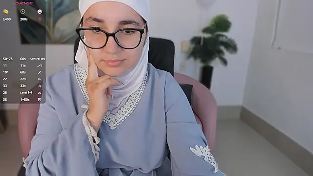 Ayha khalaf online show from October 7, 2025, 1:28 am