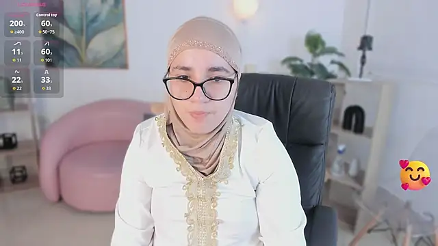 Ayha khalaf online show from October 14, 2025, 1:06 am