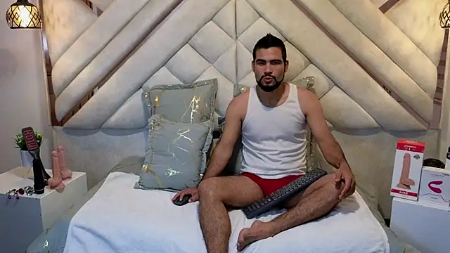 luxurycoupl online show from February 7, 2025, 3:34 am