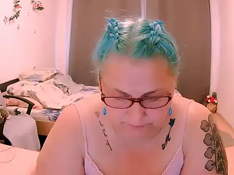 Marryllunax online show from July 5, 2026, 4:03 pm