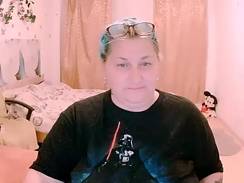 Marryllunax online show from May 15, 2026, 7:23 pm