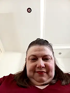 Snapshot of HotHornyEmmaX chatting on April 23, 2026, 11:38 am HotHornyEmmaX online show from April 23, 2026, 11:38 am