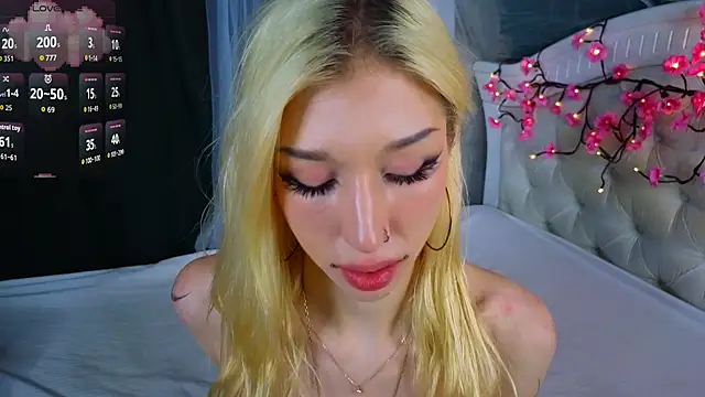 Snapshot of SallyCha chatting on July 13, 2026, 8:24 am SallyCha online show from July 13, 2026, 8:24 am