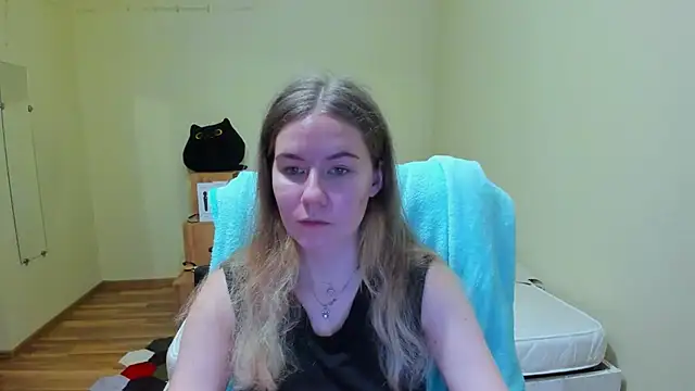 EmilyPaw online show from March 10, 2025, 6:34 pm