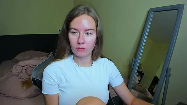 EmilyPaw online show from October 18, 2025, 11:01 am