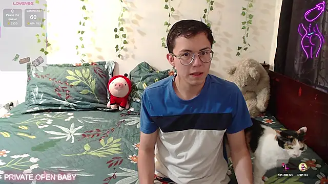 Snapshot of Tina_4_Charlie chatting on November 2, 2025, 12:43 pm Tina 4 Charlie online show from November 2, 2025, 12:43 pm