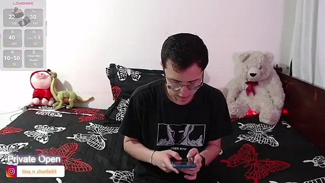 Snapshot of Tina_4_Charlie chatting on October 9, 2025, 11:33 am Tina 4 Charlie online show from October 9, 2025, 11:33 am