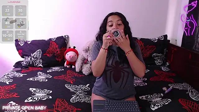 Snapshot of Tina_4_Charlie chatting on October 25, 2025, 2:28 pm Tina 4 Charlie online show from October 25, 2025, 2:28 pm