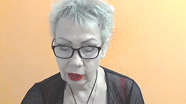 NessyJenixs online show from November 10, 2025, 7:35 am