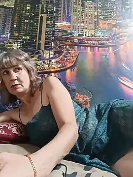 Snapshot of Laura_Kiss chatting on August 6, 2026, 12:44 pm Laura Kiss online show from August 6, 2026, 12:44 pm
