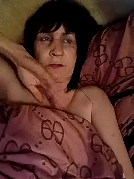 Laura Kiss online show from April 20, 2026, 10:11 pm