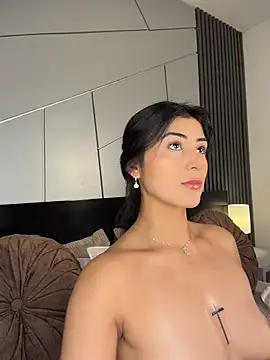 fiorella paris online show from February 28, 2026, 9:03 pm