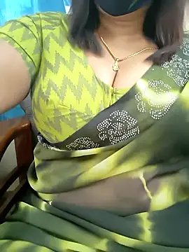 Queenflowerr online show from April 27, 2026, 10:24 am