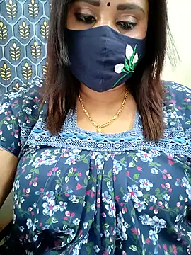 Queenflowerr online show from April 23, 2026, 6:20 pm