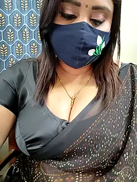 Queenflowerr online show from April 25, 2026, 4:48 pm