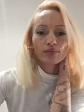 Snapshot of Malessia12 chatting on January 21, 2025, 8:43 pm Malessia12 online show from January 21, 2025, 8:43 pm