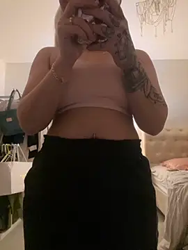 Snapshot of blissdimicco chatting on November 18, 2025, 6:55 pm blissdimicco online show from November 18, 2025, 6:55 pm