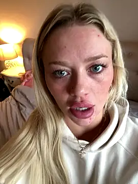 Snapshot of blissdimicco chatting on October 13, 2025, 12:51 pm blissdimicco online show from October 13, 2025, 12:51 pm