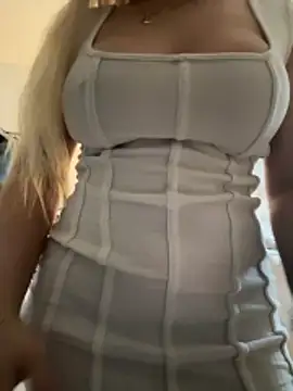 Snapshot of blissdimicco chatting on November 3, 2025, 10:19 am blissdimicco online show from November 3, 2025, 10:19 am