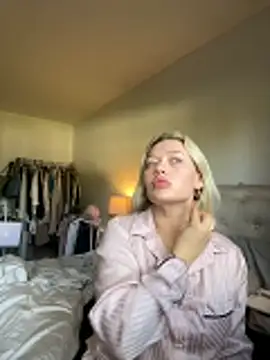 Snapshot of blissdimicco chatting on November 2, 2025, 1:38 pm blissdimicco online show from November 2, 2025, 1:38 pm