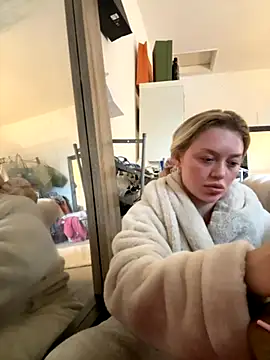 Snapshot of blissdimicco chatting on December 4, 2025, 11:53 am blissdimicco online show from December 4, 2025, 11:53 am