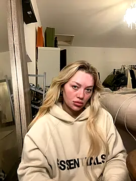 Snapshot of blissdimicco chatting on December 1, 2025, 12:28 pm blissdimicco online show from December 1, 2025, 12:28 pm