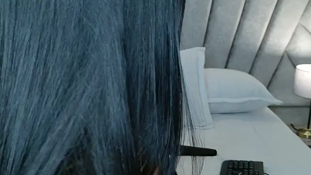 Snapshot of Layla_Breezee chatting on July 24, 2026, 11:06 am Layla Breezee online show from July 24, 2026, 11:06 am