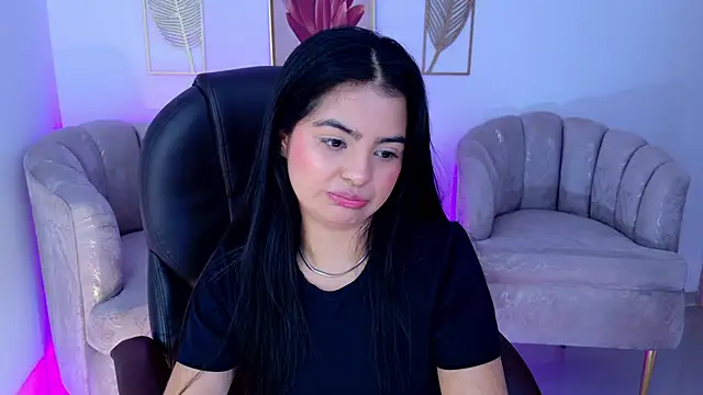 Layla Breezee online show from April 29, 2026, 5:30 pm