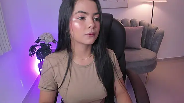 Snapshot of Layla_Breezee chatting on March 21, 2026, 9:36 am Layla Breezee online show from March 21, 2026, 9:36 am