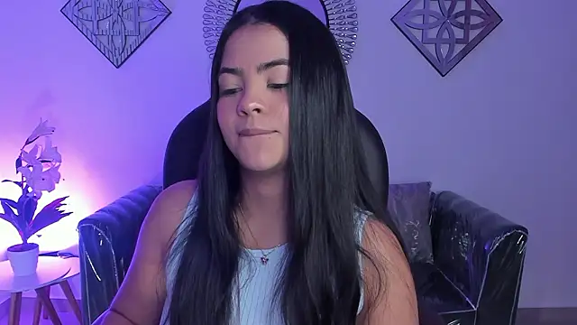 Snapshot of Layla_Breezee chatting on March 22, 2026, 9:33 am Layla Breezee online show from March 22, 2026, 9:33 am