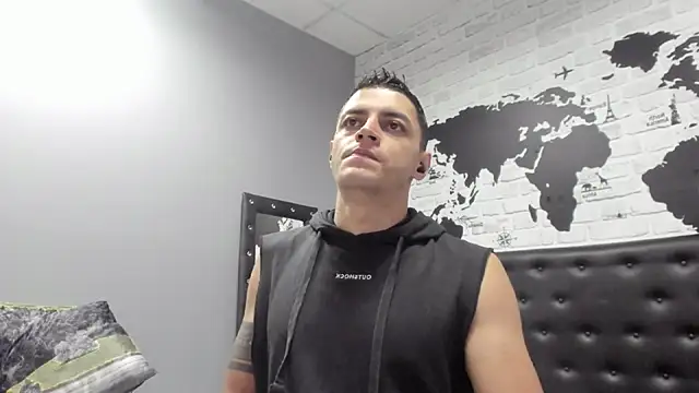 Snapshot of Frank_Millers chatting on December 4, 2025, 6:29 pm Frank Millers online show from December 4, 2025, 6:29 pm