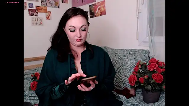 Snapshot of AdorahB3ll3 chatting on October 28, 2025, 8:19 pm AdorahB3ll3 online show from October 28, 2025, 8:19 pm