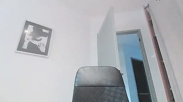 Snapshot of serena__vedette chatting on November 6, 2025, 8:51 am serena vedette online show from November 6, 2025, 8:51 am